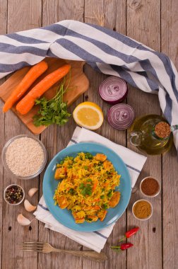 Nasi goreng ahşap tablo.