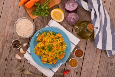 Nasi goreng ahşap tablo.