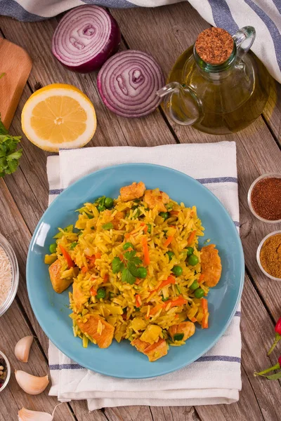 Nasi Goreng Auf Holztisch — Stockfoto