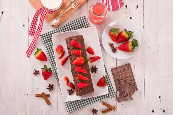 Çikolatalı rulo çilek ile.