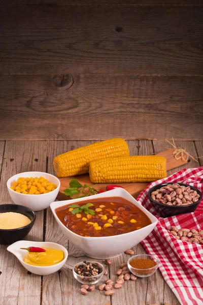 Rundvlees Chili Met Maïskolven Witte Bowl — Stockfoto