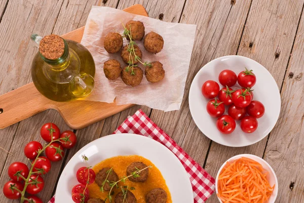 Polpette Con Zuppa Carote — Foto Stock