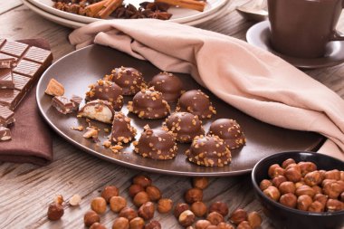 Krem karamel dolgulu çikolata truffles.