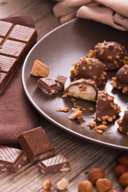 Krem karamel dolgulu çikolata truffles.