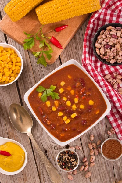 Rundvlees Chili Met Suikermaïs Houten Tafel — Stockfoto