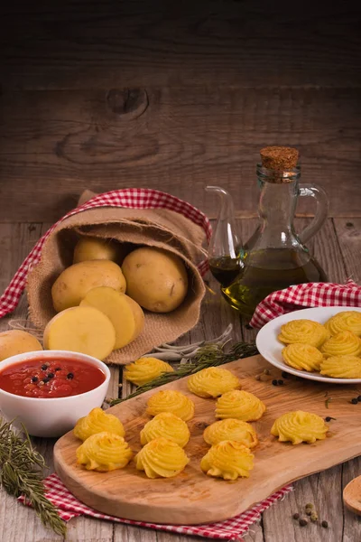 Patate Duchessa Con Salsa Pomodoro — Foto Stock