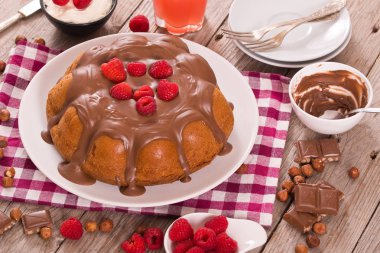 Çikolatalı kek ahududu.