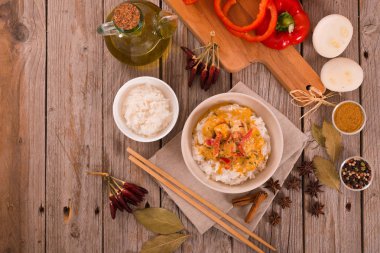 Baharat ile Tay kırmızı köri.