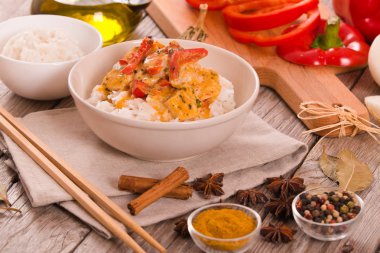 Baharat ile Tay kırmızı köri.