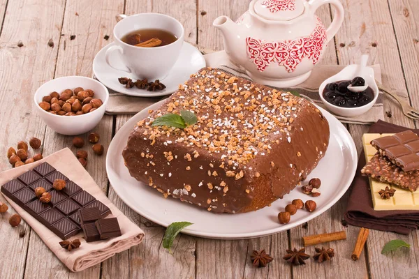 Mogyorós Csokoládé Torta Mint Fehér Edény — Stock Fotó