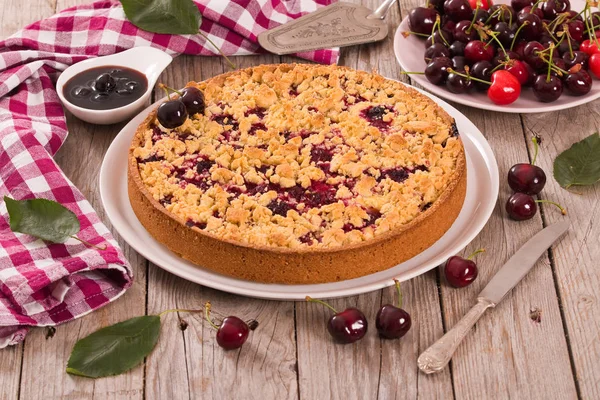 Kirschtorte Auf Weißem Teller — Stockfoto