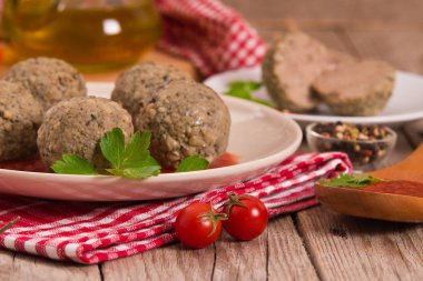 Domates soslu köfte..