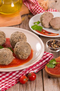 Domates soslu köfte..