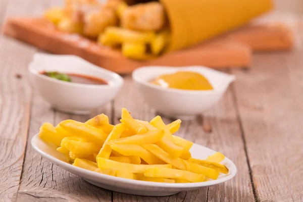 Peixe Batatas Fritas Prato Branco — Fotografia de Stock