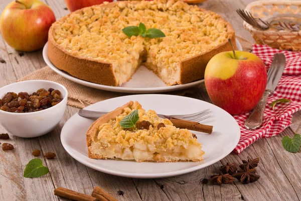 Crumble Apple Cake Wooden Table — Stock Photo, Image