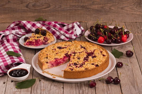 Beyaz yemek tarihinde kirazlı turta.