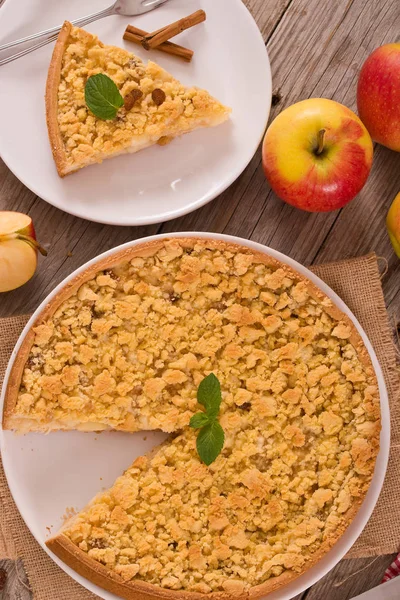 Crumble Apple Cake White Dish — Stock Photo, Image