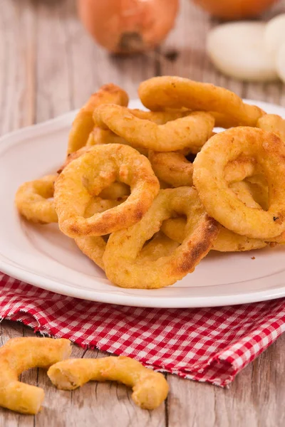 Anéis Cebola Com Ketchup Mostarda Prato Branco — Fotografia de Stock