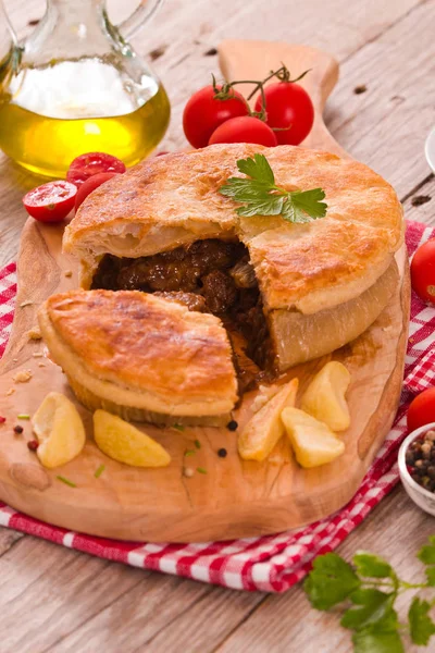 Steak Pie Skärbräda — Stockfoto