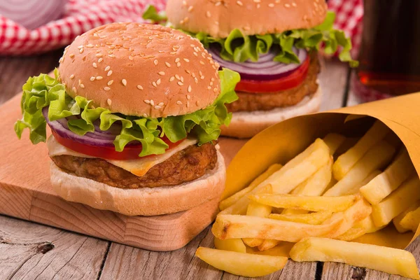 Hamburger Con Patatine Fritte — Foto Stock