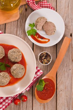 Domates soslu köfte..