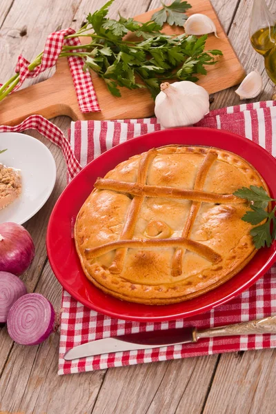 Torta Atum Espanhola Com Cebola Prato Branco — Fotografia de Stock