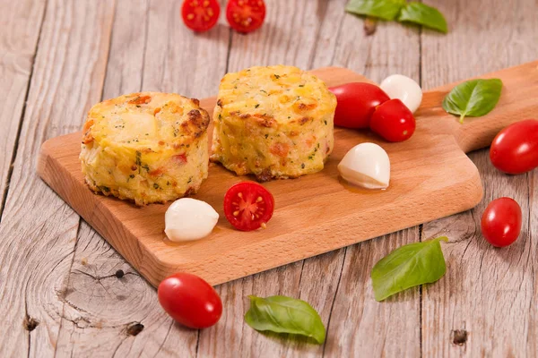 Patates Gratins Mozzarella Domates Ile — Stok fotoğraf