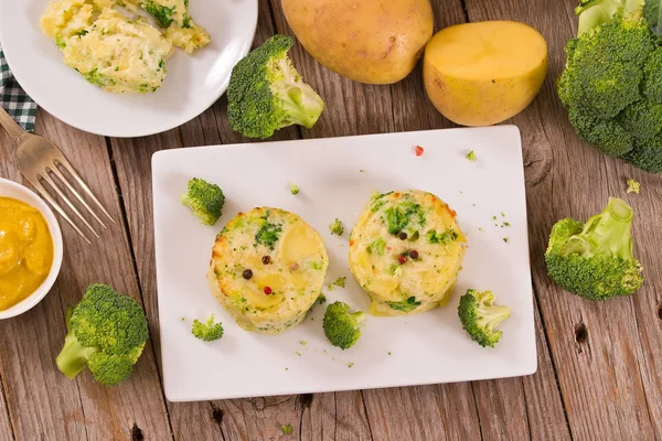 Aardappel Gratins Met Broccoli Roosjes — Stockfoto