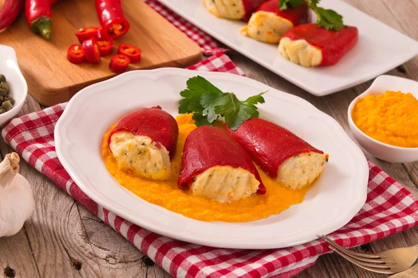 Pimentos Piquillo Recheados Com Bacalhau — Fotografia de Stock