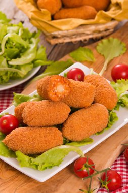 İtalyan kızarmış pirinç topları.