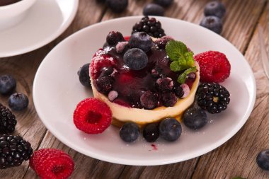 Karışık Meyveli ile Cheesecakes.