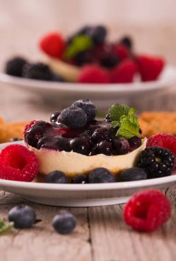 Karışık Meyveli ile Cheesecakes.