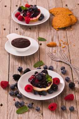 Karışık Meyveli ile Cheesecakes.