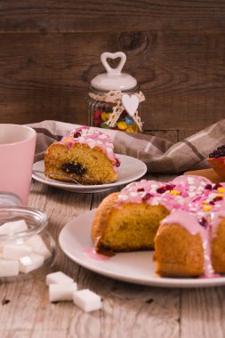 Pembe krema ile pasta.