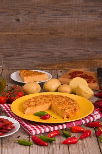 Omelete Espanhol Prato Amarelo — Fotografia de Stock