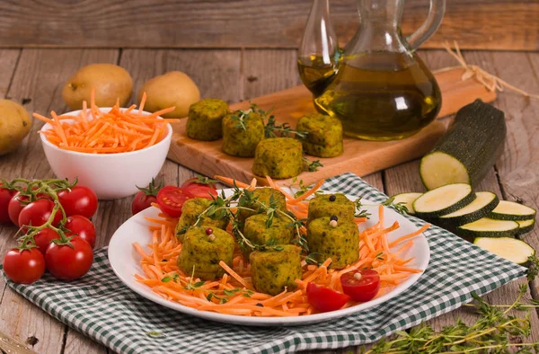 Polpette Vegetariane Con Insalata Carote — Foto Stock