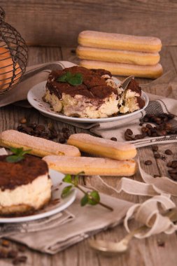 Tiramisu beyaz çanağı nane ile.