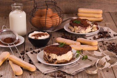 Tiramisu beyaz çanağı nane ile.