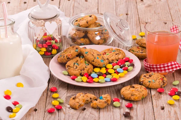 Candy Bevont Cookie Kat Fából Készült Asztal — Stock Fotó