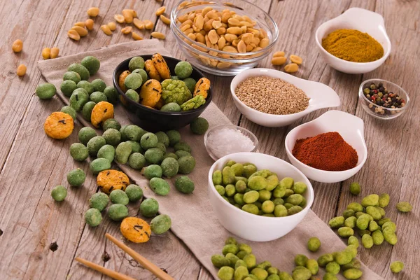 Wasabi Coated Peanuts Wooden Table — Stock Photo, Image