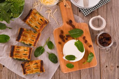 Ispanak ve ricotta Peynirli börek.