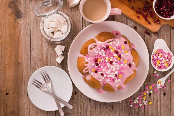 Pastel Con Glaseado Rosa —  Fotos de Stock