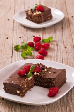 Çikolatalı kek ahududu.