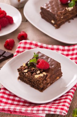 Çikolatalı kek ahududu.