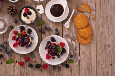 Karışık Meyveli ile Cheesecakes.