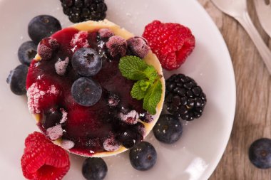 Karışık Meyveli ile Cheesecakes.