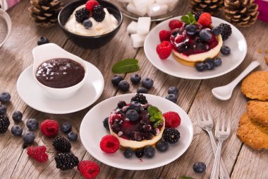 Karışık Meyveli ile Cheesecakes.