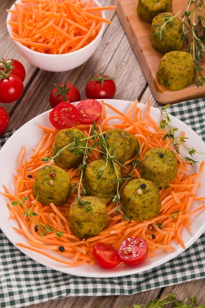 Almôndegas Vegetarianas Prato Branco — Fotografia de Stock