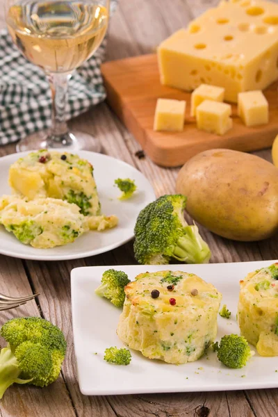 Aardappel Gratins Met Broccoli Roosjes — Stockfoto