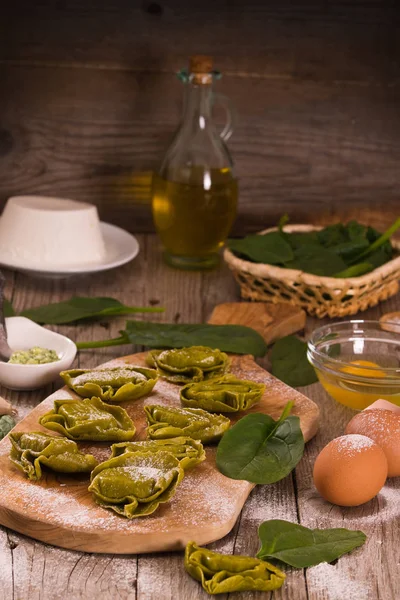 Spinat Ravioli Mit Ricotta Füllung — Stockfoto